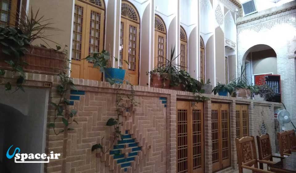 محوطه زیبا هتل سنتی پارس - یزد